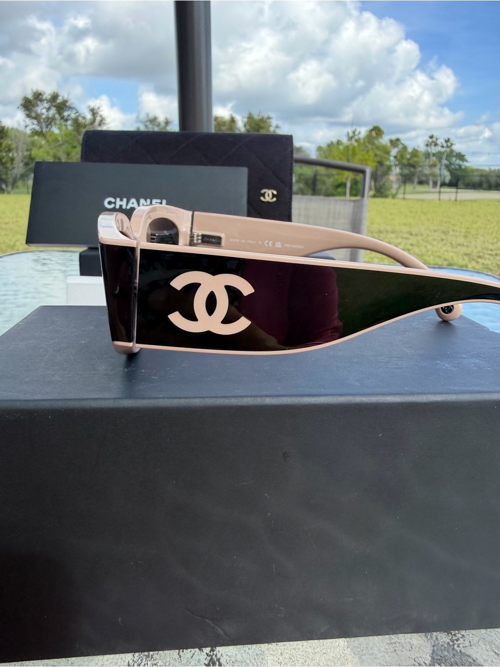 CHANEL Black and Nude Cat-Eye Sunglasses - Picture 3 of 8